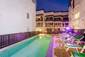 Outdoor pool, free pool cabanas, pool umbrellas - Patong Swiss (Patong)