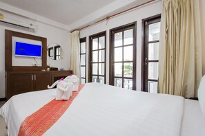 Egyptian cotton sheets, blackout drapes, iron/ironing board, free WiFi - Patong Swiss (Patong)