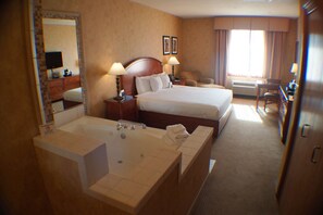 Junior Suite | In-room safe, blackout drapes, iron/ironing board, rollaway beds - Hollywood Casino Joliet (Joliet)