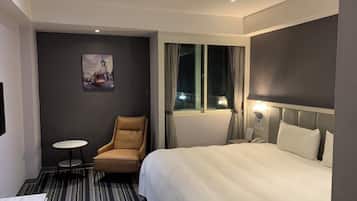 Kahden hengen deluxe-huone | Työpöytä, pimennysverhot, ilmainen Wi-Fi, vuodevaatteet