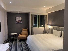 Deluxe Double Room | Desk, blackout drapes, WiFi (free), bed sheets