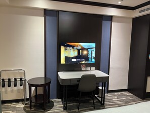 Deluxe Double Room | Desk, blackout drapes, free WiFi, bed sheets - Grace Hotel Banchiao (New Taipei City)