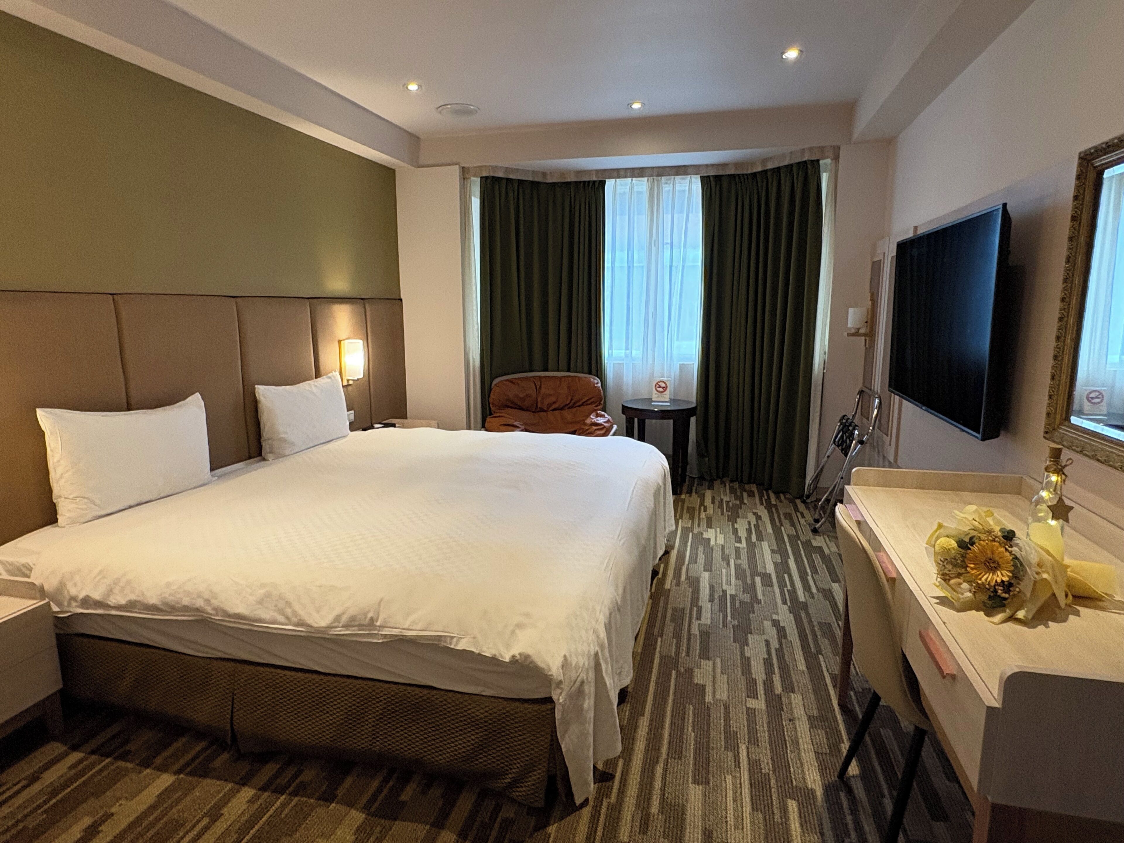 貴賓套房 | 办公桌、遮光窗帘、免费 WiFi、床单