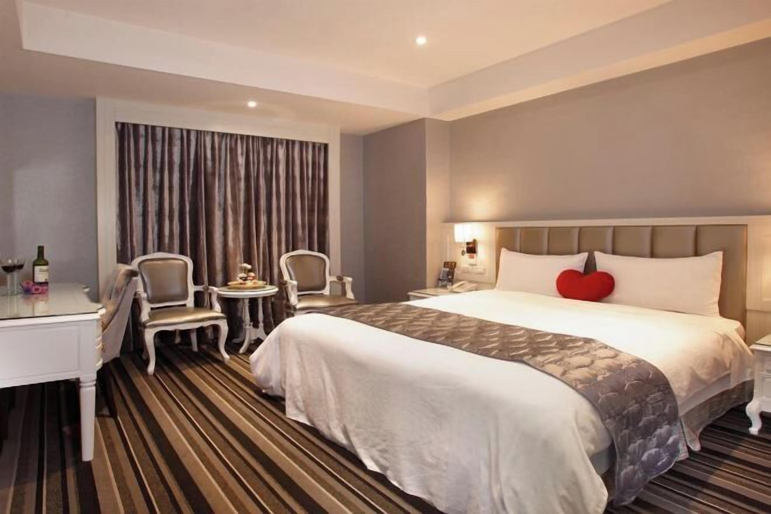 Skrivbord, mörkläggningsgardiner, gratis wi-fi och sängkläder