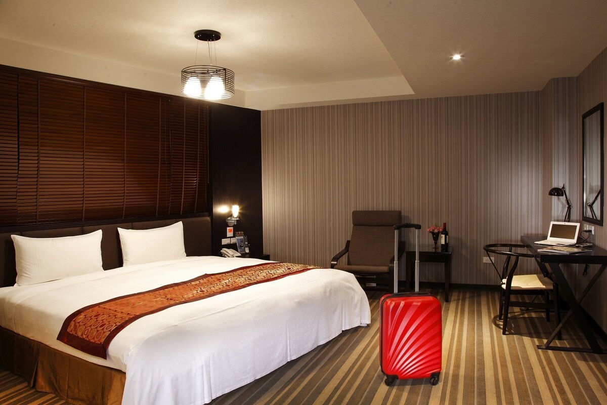 Desk, blackout drapes, WiFi (free), bed sheets