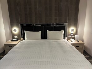 Deluxe Double Room | Desk, blackout curtains, free WiFi, bed sheets - Grace Hotel Banchiao (New Taipei City)