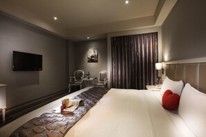 Habitació doble Deluxe | Escriptori, cortines opaques, wifi gratuïta i roba de llit 