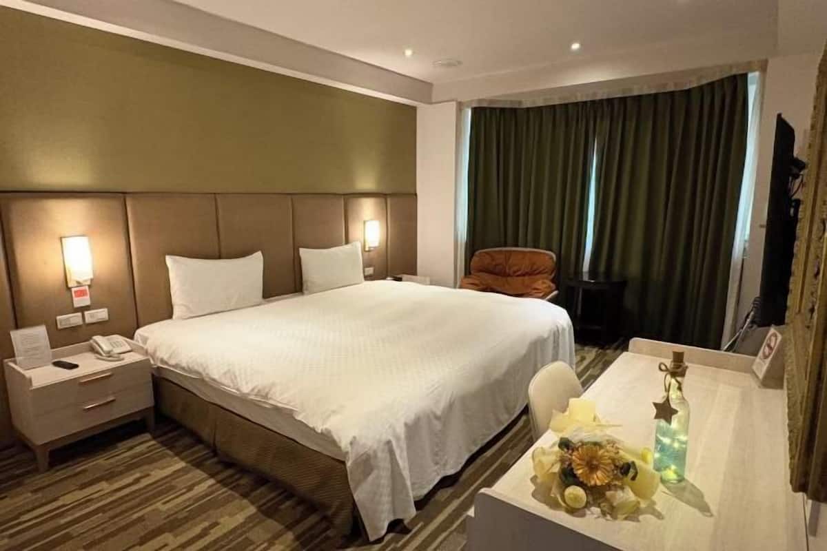 Desk, blackout drapes, free WiFi, bed sheets