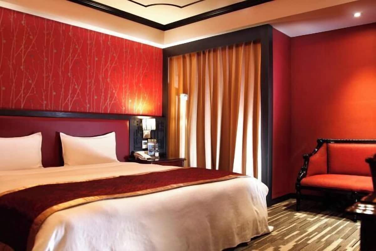 Desk, blackout drapes, WiFi (free), bed sheets