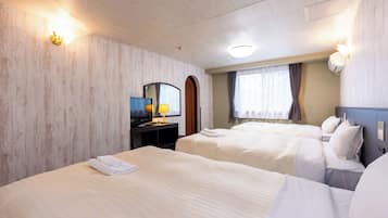 Triple Room, Non Smoking | In-room safe, iron/ironing board, free WiFi, bed sheets
