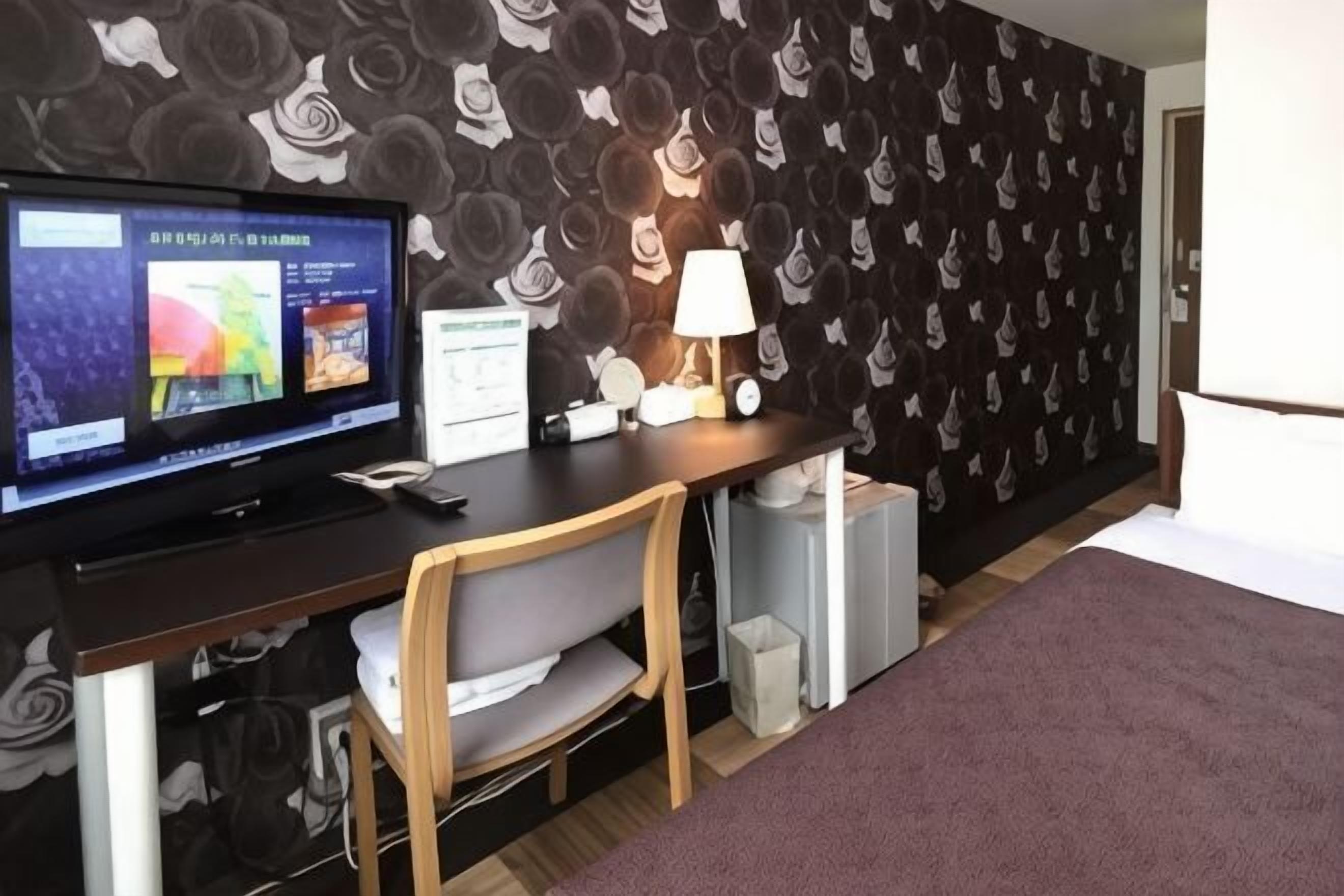 In-room safe, iron/ironing board, free WiFi, bed sheets