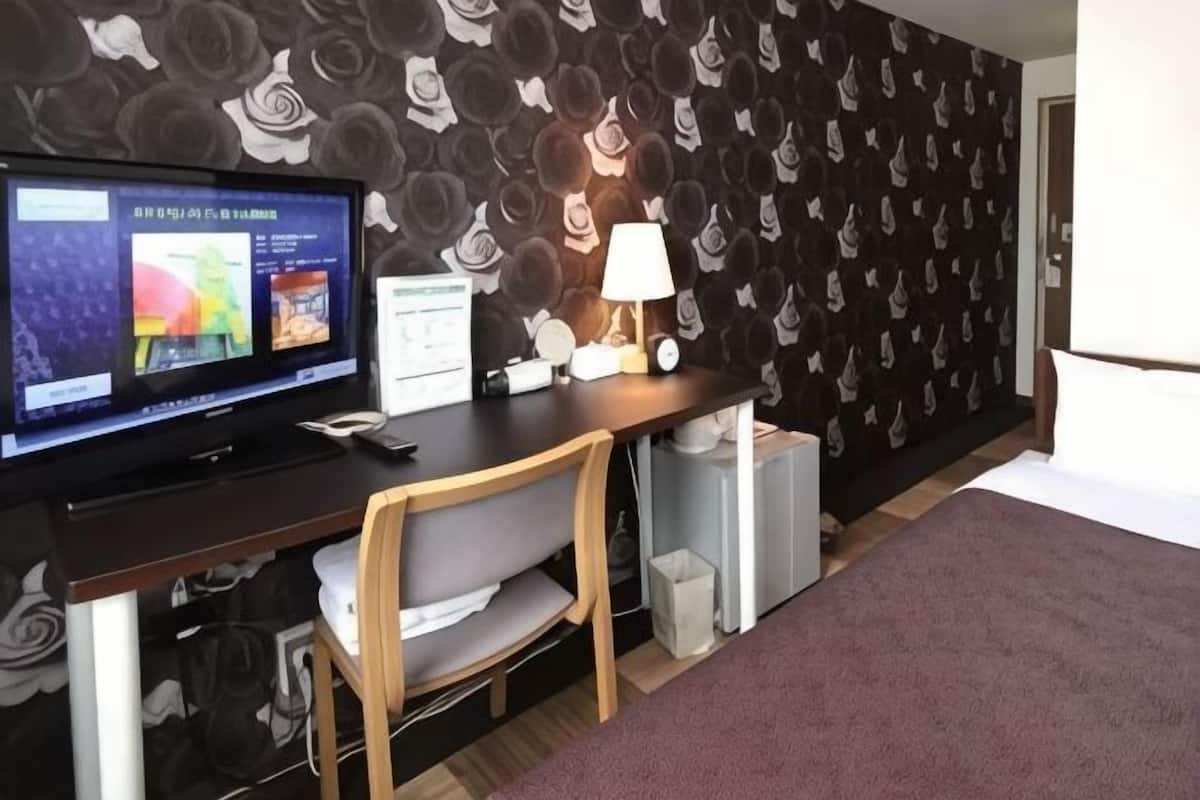 In-room safe, iron/ironing board, free WiFi, bed sheets