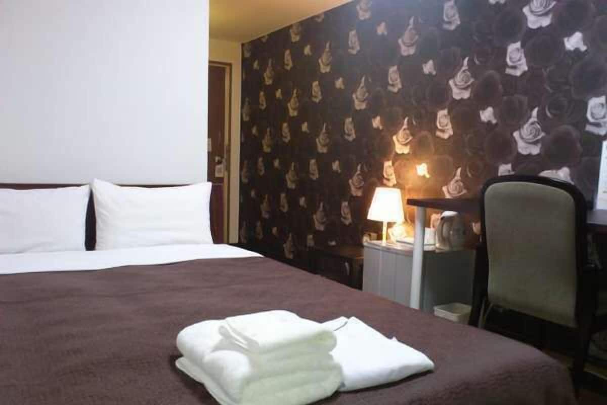 In-room safe, iron/ironing board, free WiFi, bed sheets