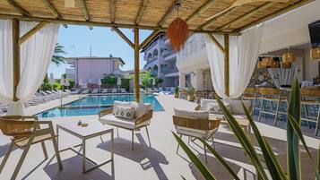 Poolside bar