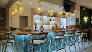 Bar en la piscina