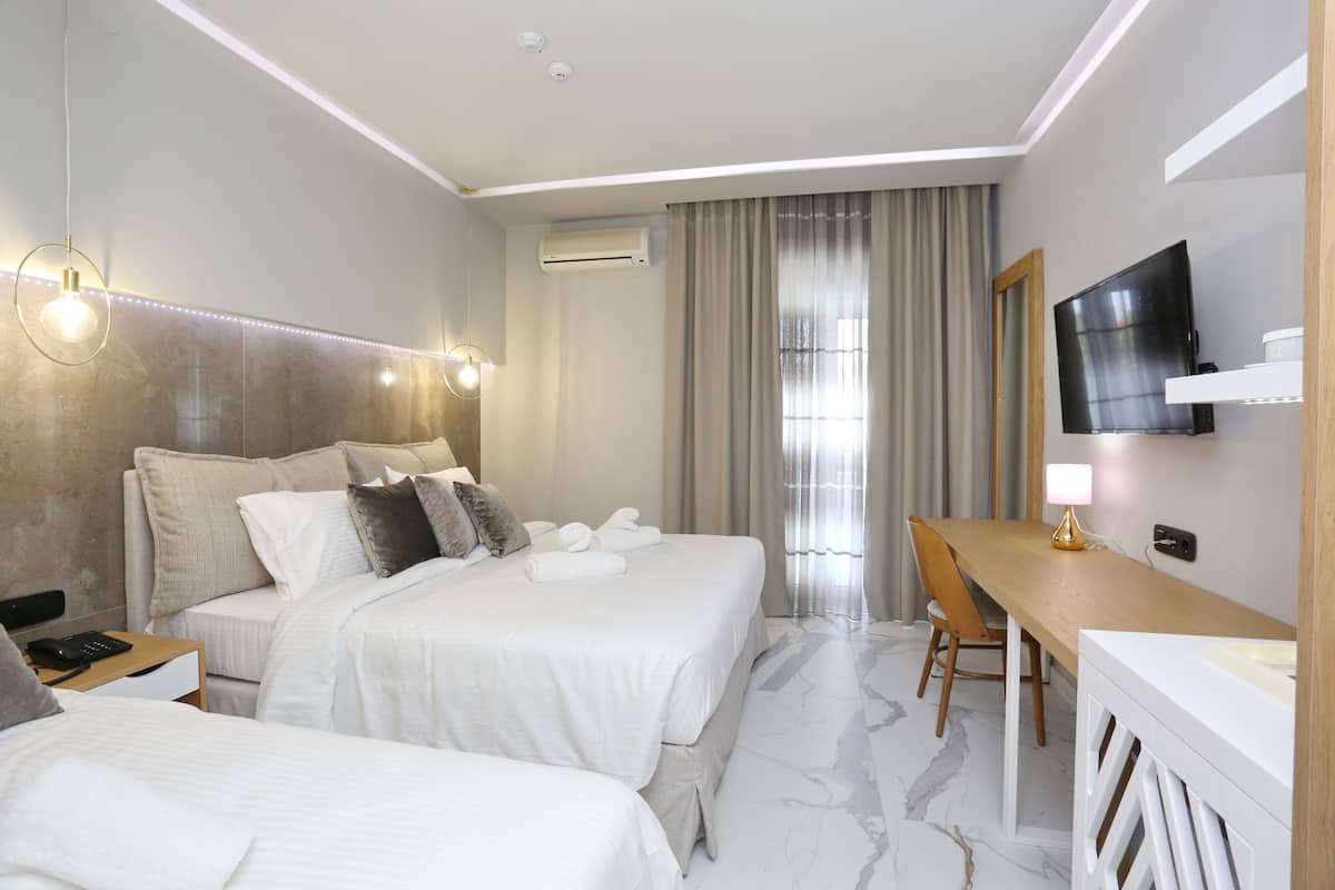 Roba de llit d'alta qualitat i caixa forta a l'habitació