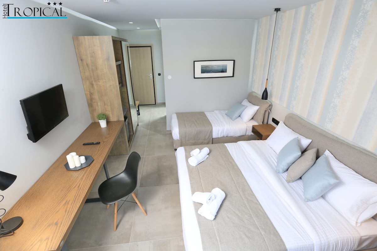 Roba de llit d'alta qualitat i caixa forta a l'habitació