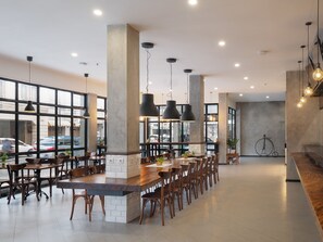 Lobby sitting area - Kama Hotel (Medan)
