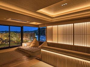 Deluxe-huone, parveke, vuoristonäköala (with Panoramic Bath Room) | Untuvapeitot, tallelokero huoneessa, pimennysverhot, äänieristys