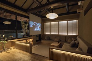 日式套房, 1 間臥室, 露台, 山景 (with Panoramic Bath Room) | 羽絨被、房內夾萬、遮光窗簾/窗簾、隔音