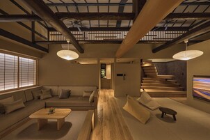 リニューアル 展望ヒノキ風呂付特別客室 客室内禁煙 | 羽毛の掛け布団、セーフティボックス (室内)、遮光カーテン、防音設備