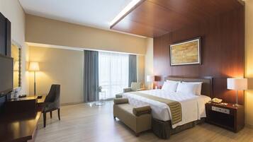 Minibar, in-room safe, desk, free WiFi