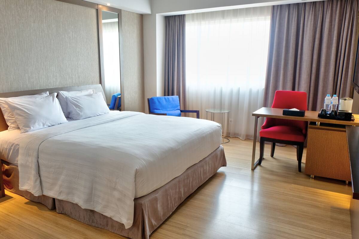 Deluxe King | Minibar, in-room safe, desk, WiFi (free)