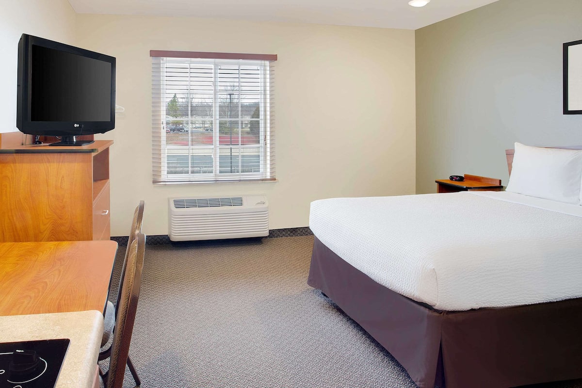 Individually furnished, desk, iron/ironing board, free WiFi