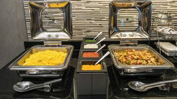 Buffet déjeuner gratuit tous les jours