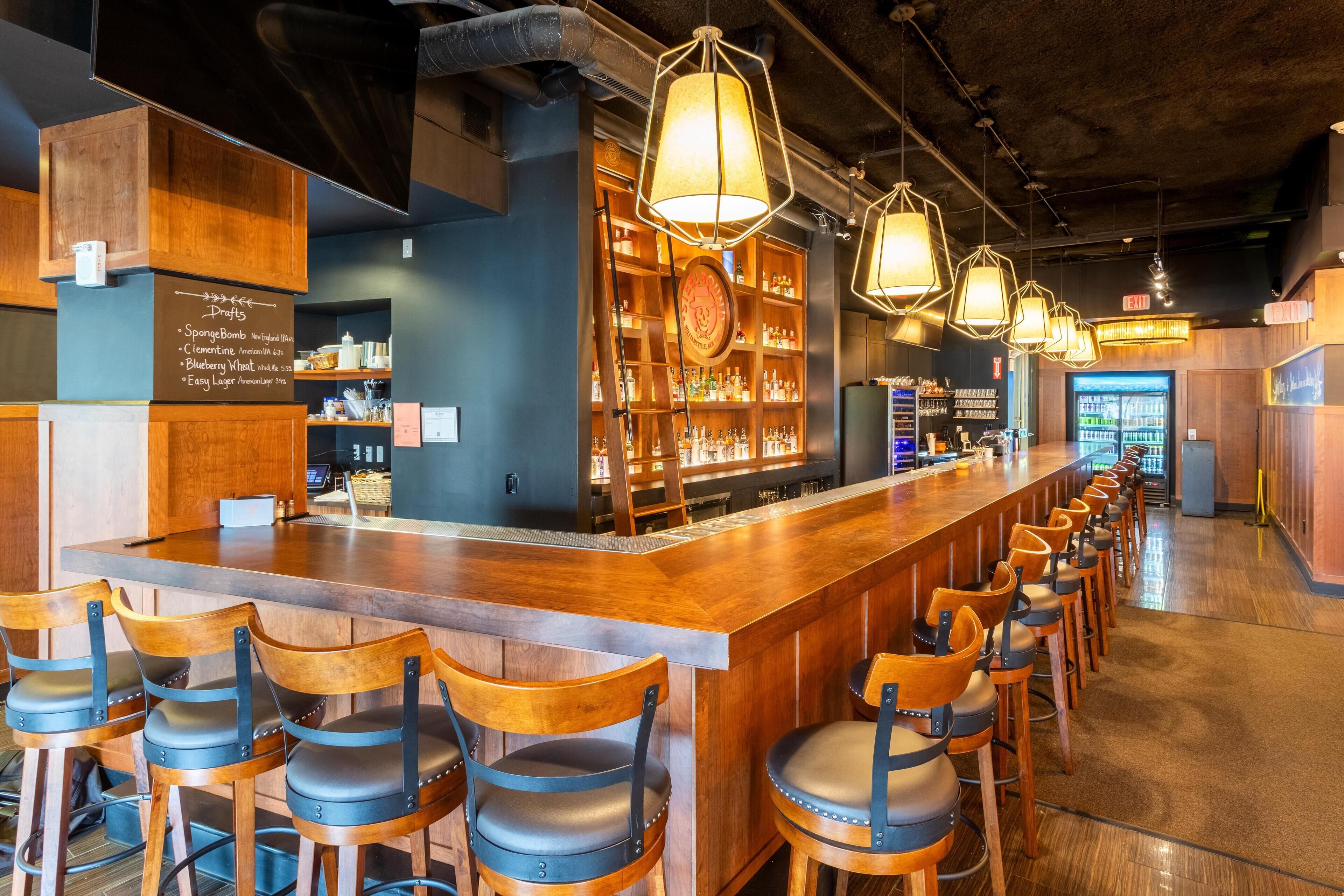 朝食、ディナーに営業 (シーフード)