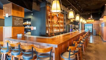 Sarapan dan makan malam dihidangkan, makanan laut