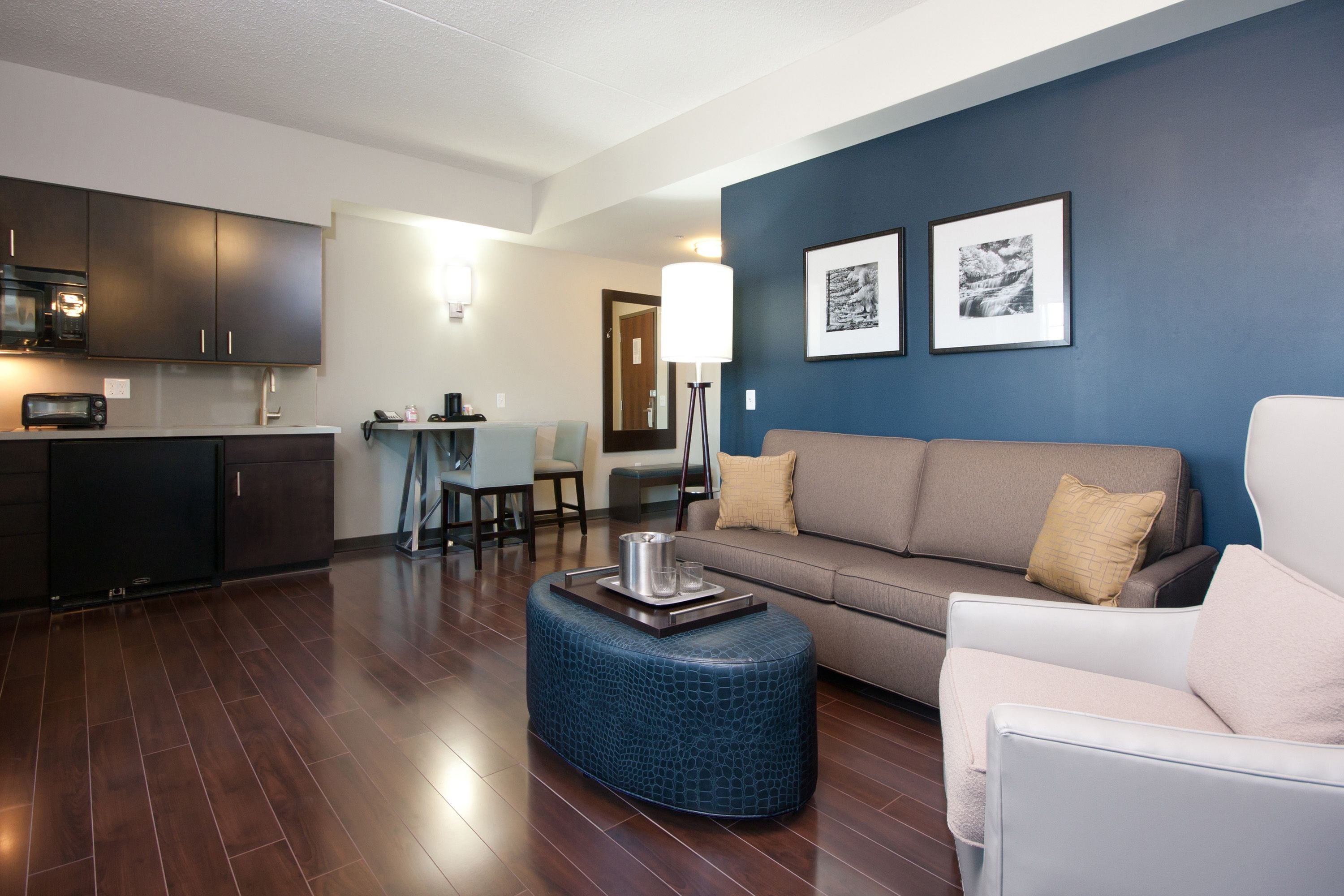 premium bedding, pillow-top beds, in-room safe, desk