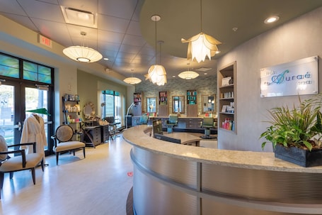 Couples treatment rooms, body treatments, hot stone massages
