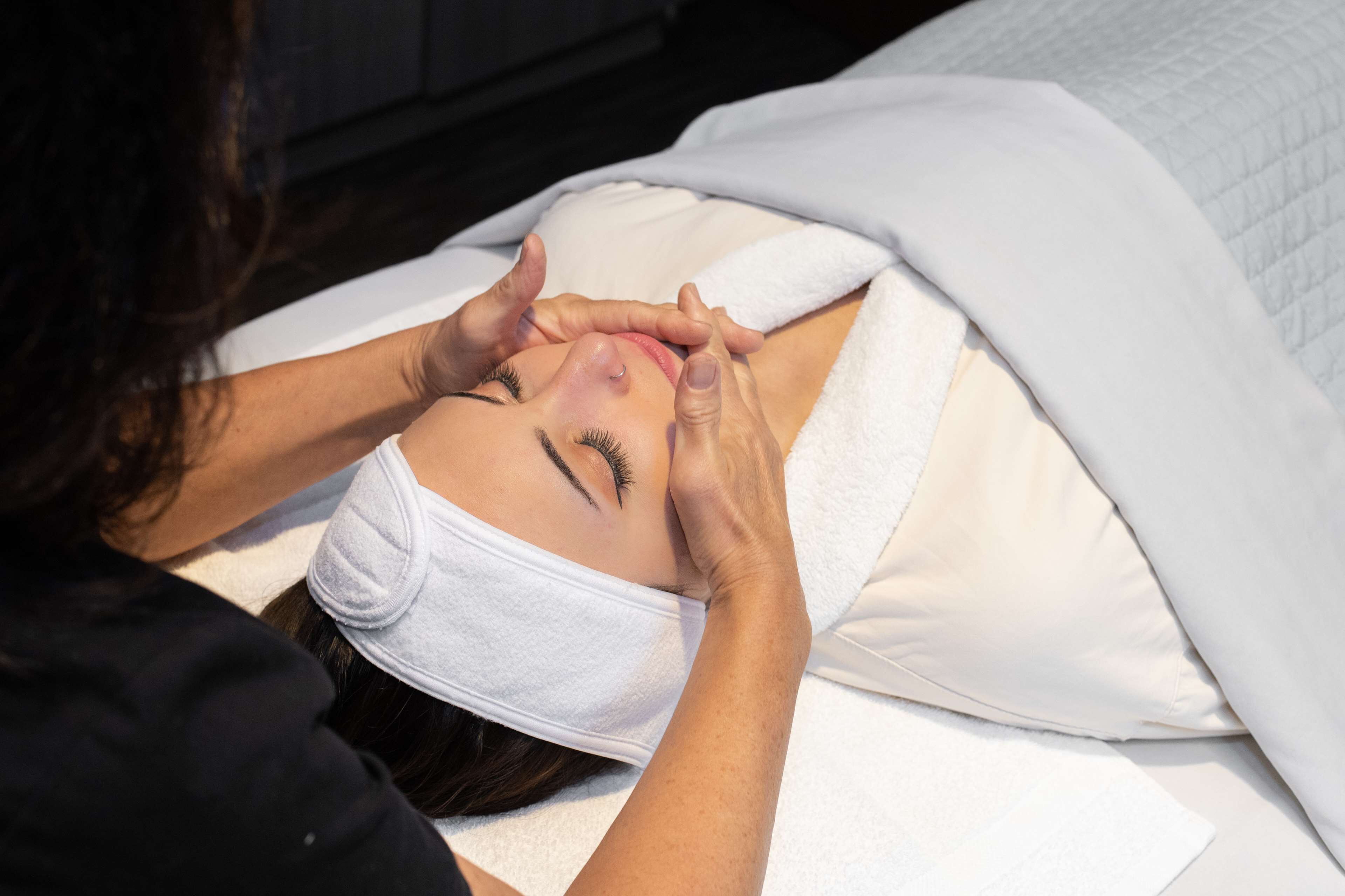 couples treatment room(s), body treatments, hot stone massages