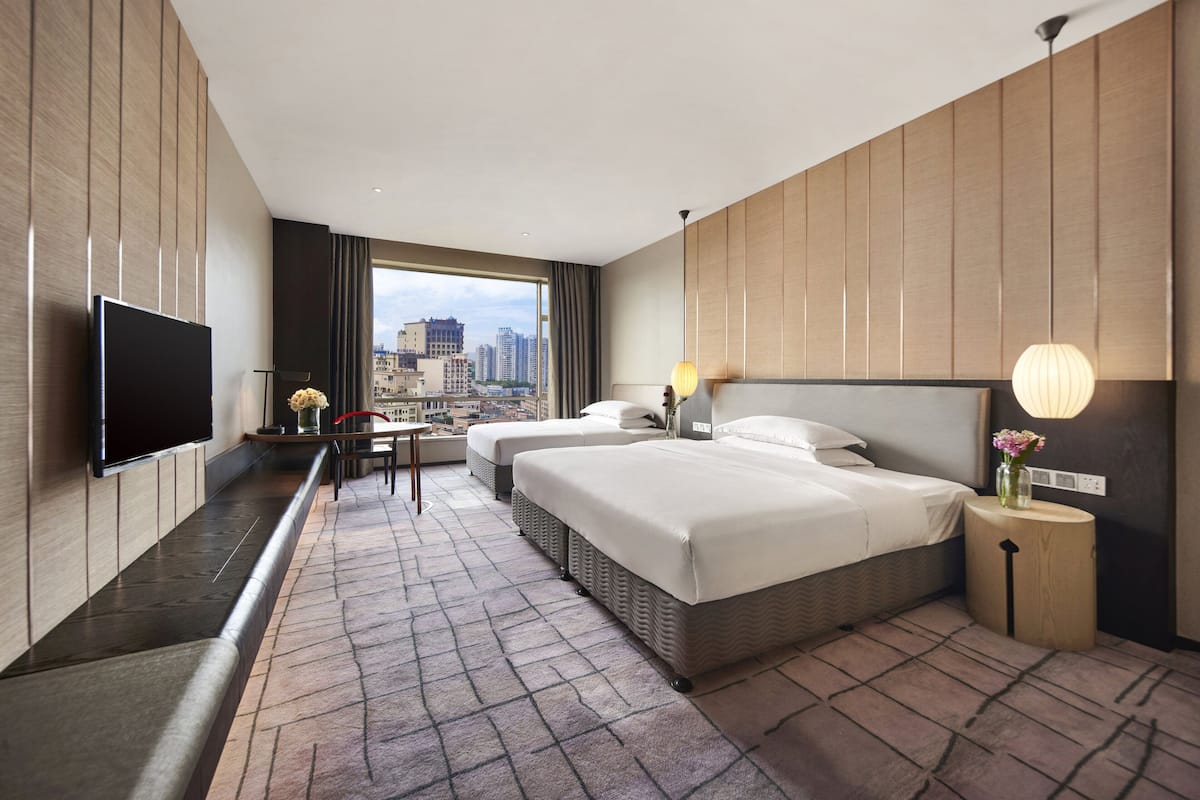 Familiekamer | Luxe beddengoed, donzen dekbedden, pillowtop-bedden