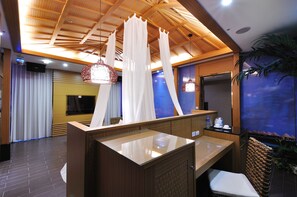 Down duvets, pillow-top beds, free minibar items, individually decorated - UINN RELAX HOTEL New Taipei Linkou (New Taipei City)