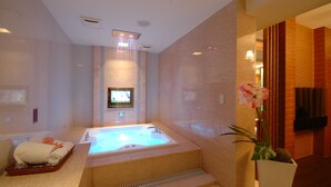 Standard Suite, Jetted Tub | Jetted bathtub - UINN RELAX HOTEL New Taipei Linkou (New Taipei City)
