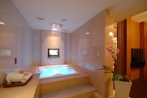 Standard Suite, Jetted Tub | Jetted tub - UINN RELAX HOTEL New Taipei Linkou (New Taipei City)