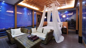 Grand Suite (Check-in after 19:00) | Down duvets, pillow-top beds, free minibar items, desk - UINN RELAX HOTEL New Taipei Linkou (New Taipei City)