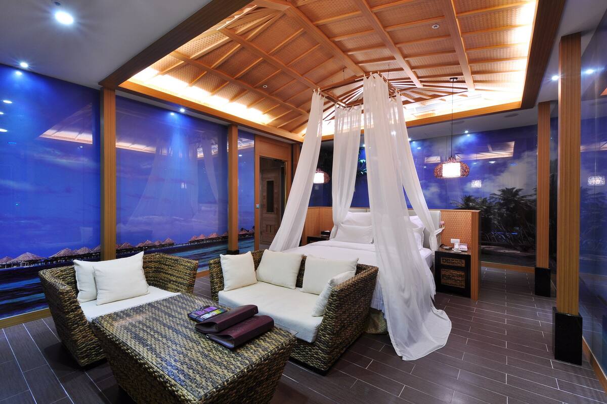 Grand Suite (Check-in after 19:00)
