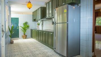 Full-size fridge, microwave, stovetop, coffee/tea maker