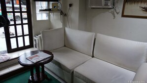Lobby sitting area - Gaius Pension Inn (Manila)