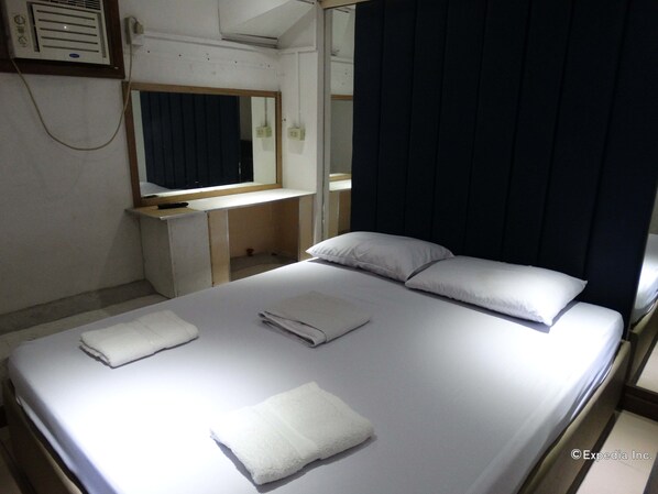 Superior Room, Shared Bathroom | Individually decorated, desk, rollaway beds, free WiFi