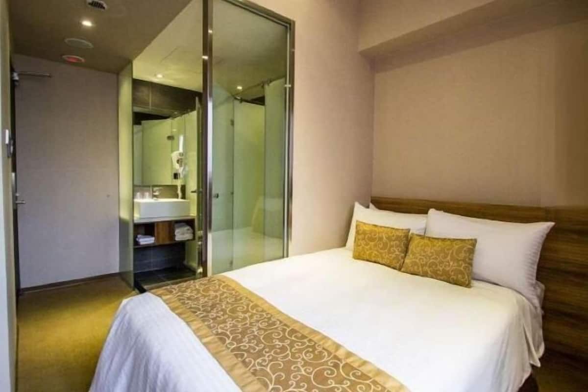 In-room safe, free WiFi, bed sheets, wheelchair access
