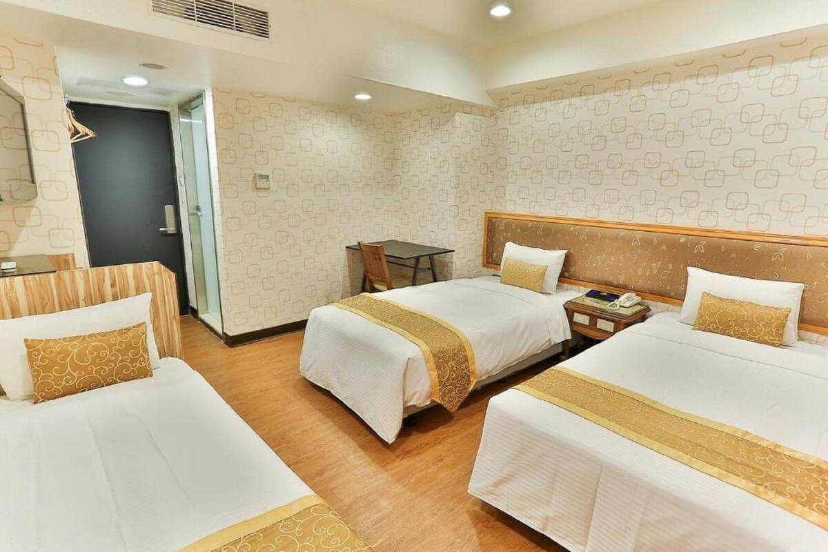 三人房 | 客房内保险箱、免费 WiFi、床单