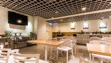 Tägliches inbegriffenes Frühstück zur Selbstbedienung