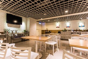 Tägliches inbegriffenes Frühstück zur Selbstbedienung