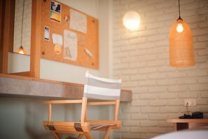Hypo-allergenic bedding, free WiFi, bed sheets