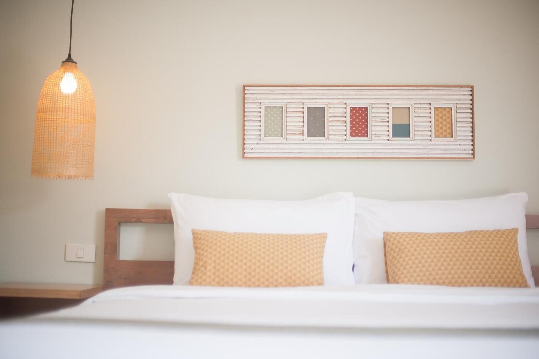 hypo-allergenic bedding, free wifi, bed sheets