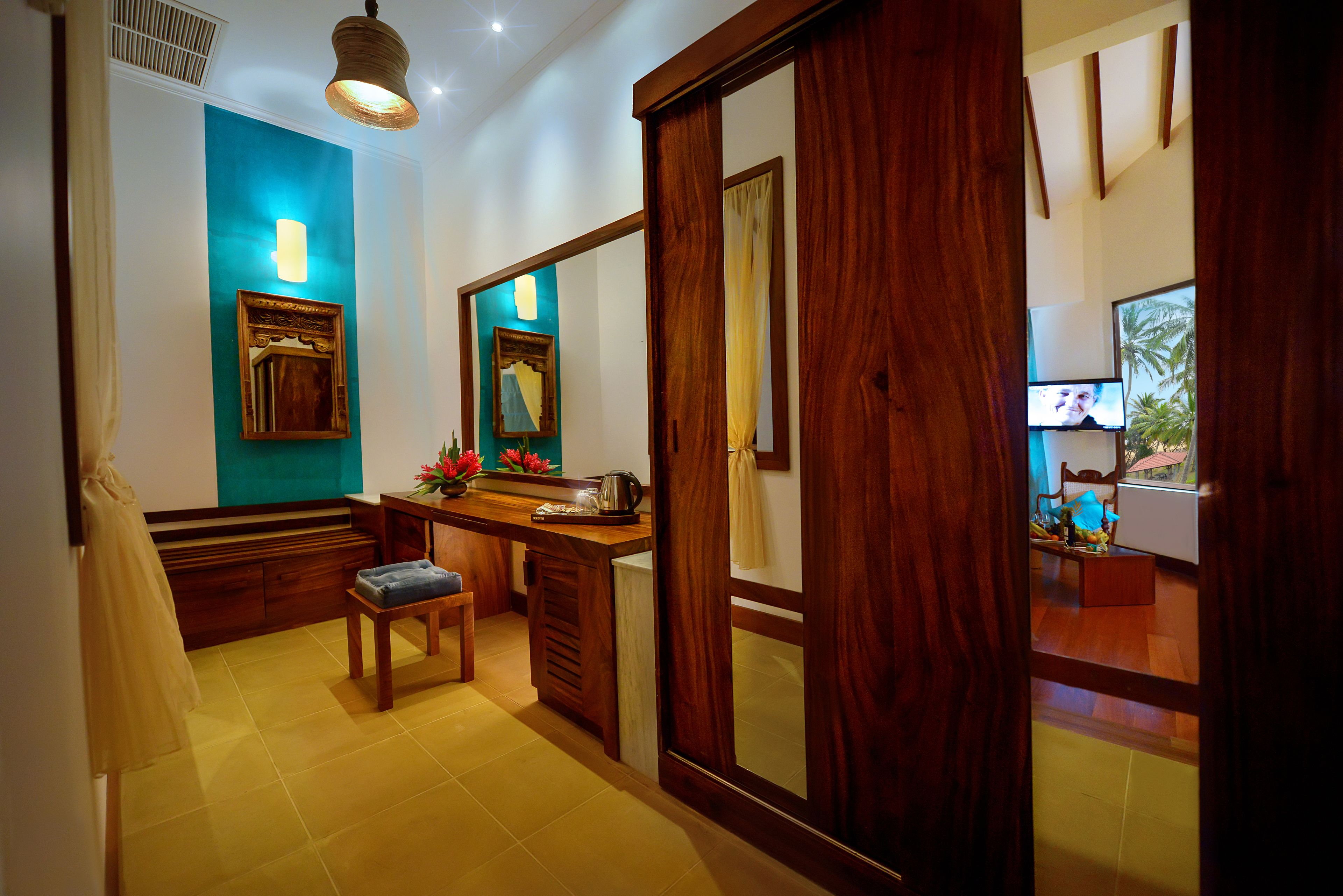 executive suite | 1 bedroom, minibar, in-room safe, desk